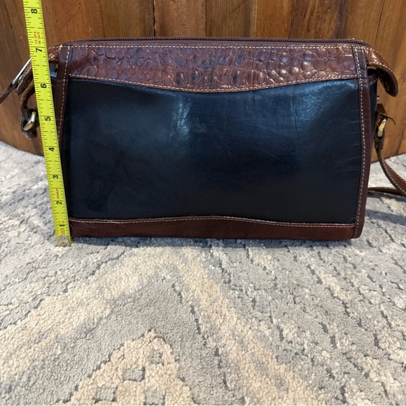 Vintage Leather Carlo Amboldi Black/Brown Crossbody Bottom Studs Smooth P - Picture 4 of 10